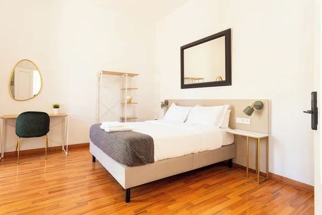 غرفة كومفورت بسرير كينج بحمام مشترك، Hostal Siscinc - Adults Only 4/8