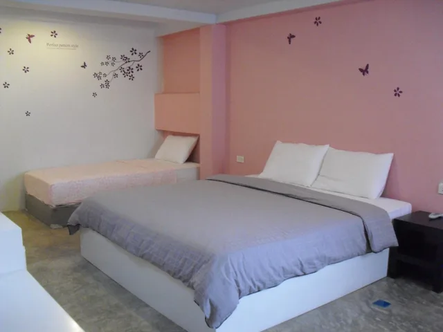 غرفة ثلاثية، Dozy House 2/8