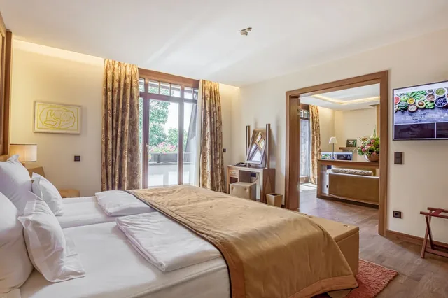 Deluxe, Suite, Queen Bed, WALD AND SCHLOSSHOTEL FRIEDRICHSRUHE 1/3
