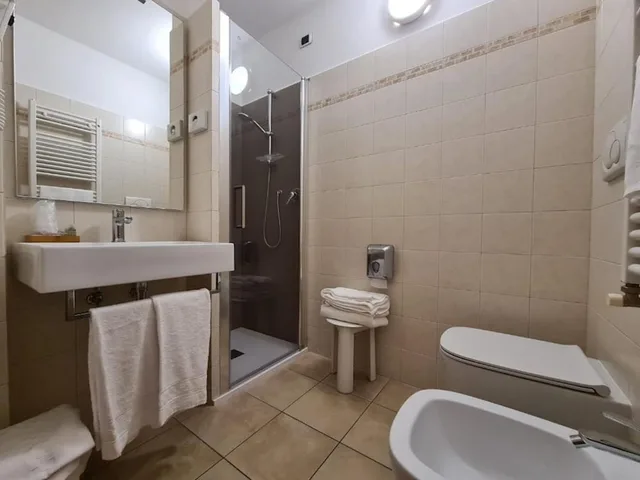Superior, Queen Bed, Hotel Cladan 8/10