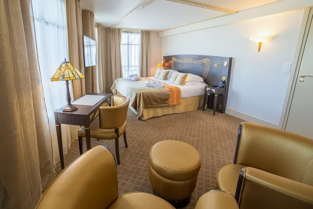 جناح جونيور بسريرين كوين، Hotel Jehan de Beauce 8/10