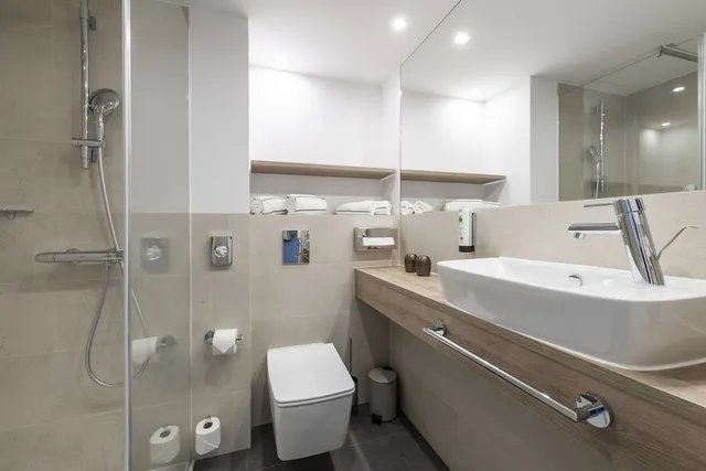 غرفة قياسية بسرير كوين في طابق مرتفع، HARBR. hotel Ludwigsburg 10/10