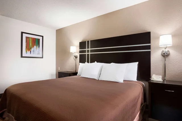 غرفة بسرير كينج لذوي الإعاقة، Travelodge By Wyndham Killeen/Fort Hood 3/4