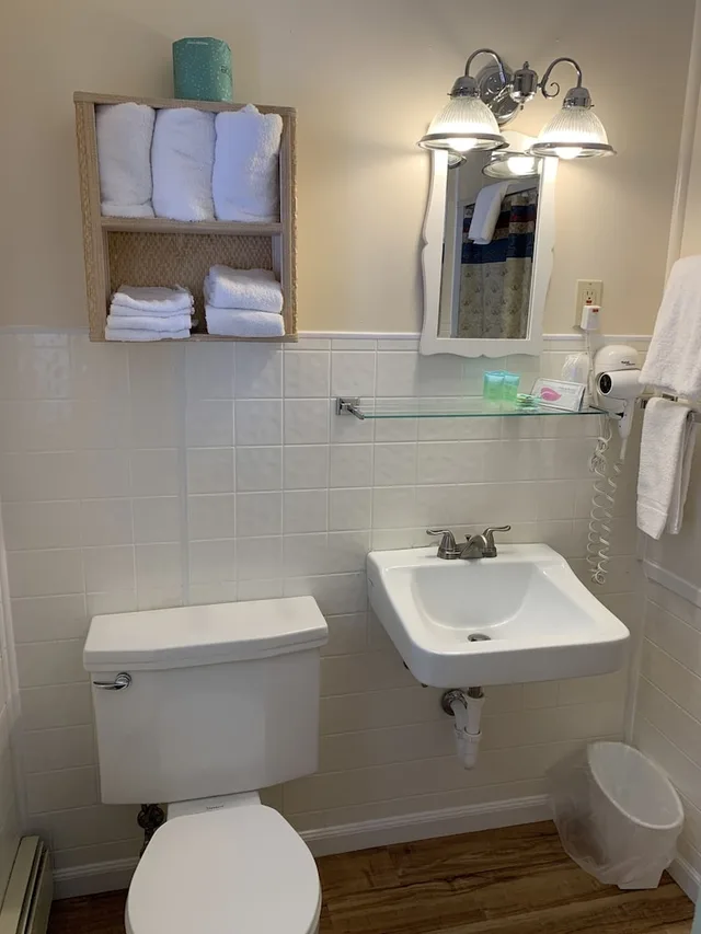 Motel, Standard, 2 Double Beds، Carroll Motel & Cottages 2/3