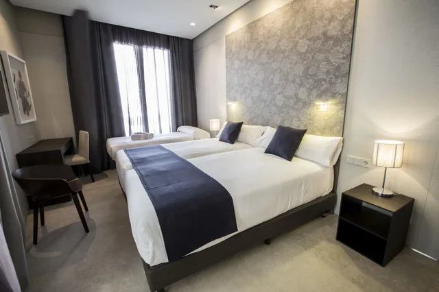 Vincci, 1 Double and 1 Single Bed, with Extra Bed, Vincci Mercat Hotel 4/10