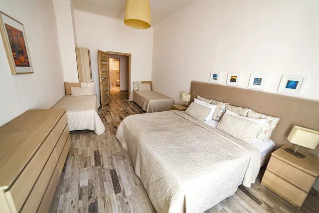 2 Bedrooms, Apartment, 2 Double and Twin Beds, Kitchenette، Lounge Apartments 1/4