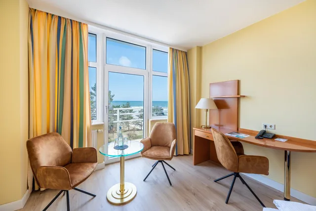 غرفة بسرير مزدوج بإطلالة على البحر، Arkona Strandhotel 3/4