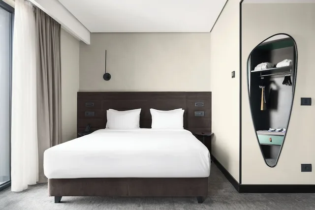غرفة عائلية بسرير كوين مع أريكة، Novotel Tbilisi Center 7/10