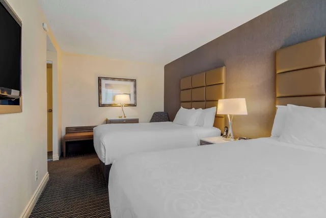 Deluxe, 2 Double Beds, Balcony, Best Western Premier Chateau Granville Hotel and Suites and Conf. Centre 2/4