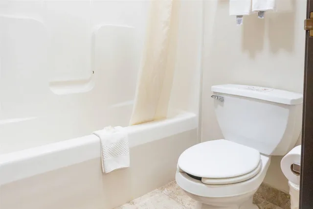 غرفة بسرير كينج، Quality Inn & Suites Sun Prairie Madison East 3/3