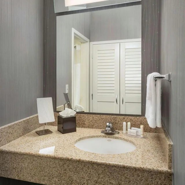 1 Bedroom, Renovated, Junior Suite, 2 Double Beds، Courtyard By Marriott Newark Liberty International Airport 3/4