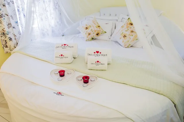 Luxury, Suite, King Bed, Two Story, Sofa، Dream Boutique Hotel 3/10