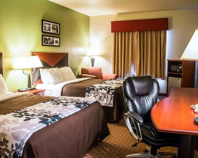 غرفة بسريرين كوين، Sleep Inn and Suites at Six Flags 2/2