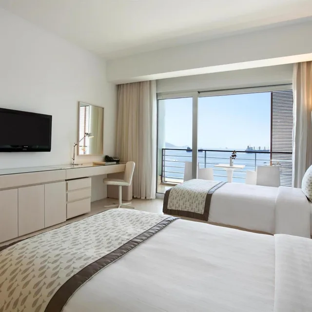 غرفة كلوب بريميير بسريرين منفصلين بإطلالة على البحر، Kempinski Hotel Aqaba Red Sea 5/8