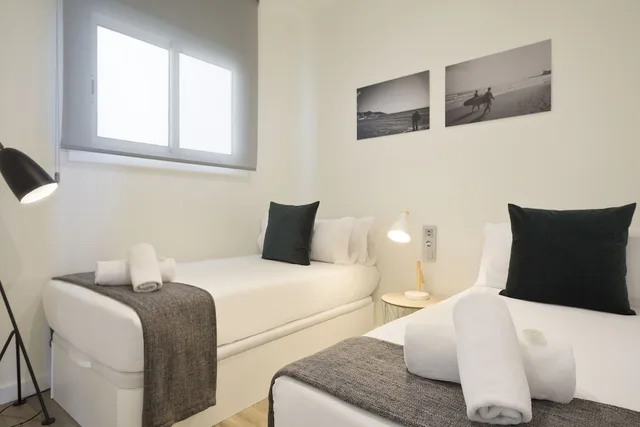 3 Bedrooms, Deluxe, Apartment, 4 Beds, Beach Front, Sea View, Sofa، Sitges Group Ribera 2/6