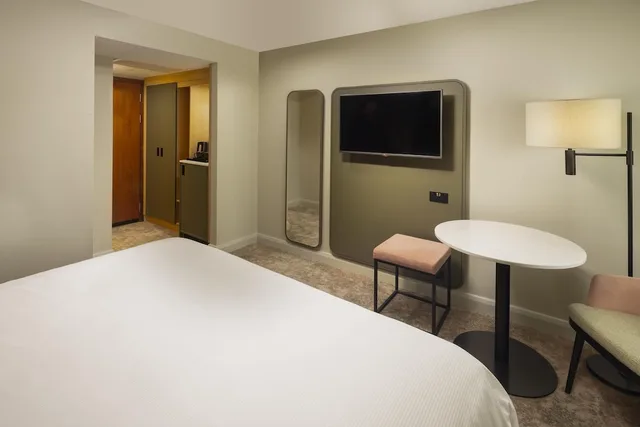 غرفة بسرير كينج بإطلالة على الحديقة، DoubleTree by Hilton Hotel & Spa Chester 4/10