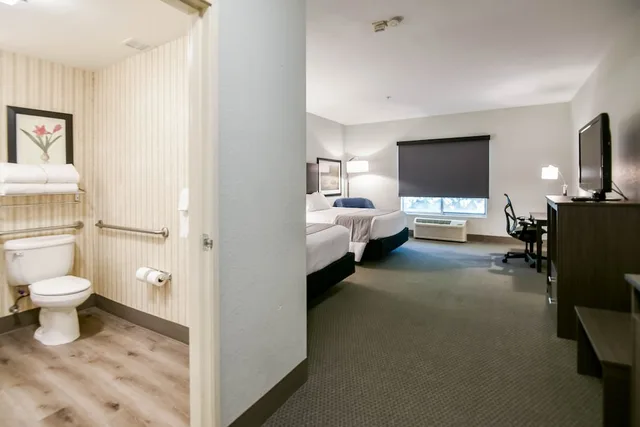 غرفة قياسية بسريرين كوين لذوي الإعاقة، Shutters Hotel 8/8