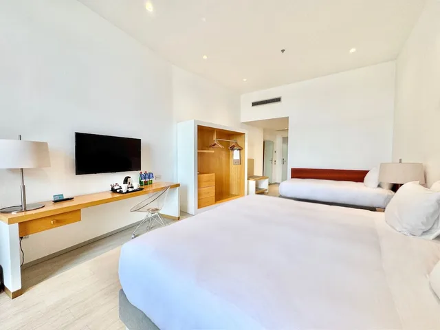 غرفة عائلية ثلاثية بسرير كينج وسرير فردي، Hilton Sorrento Palace 5/10