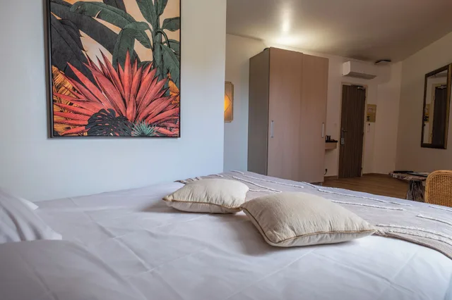 Superior, Queen Bed, Hôtel Les Mouettes 3/6