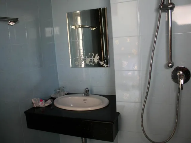 غرفة قياسية بسريرين منفصلين، Riverfront Hotel Mukdahan 1/1