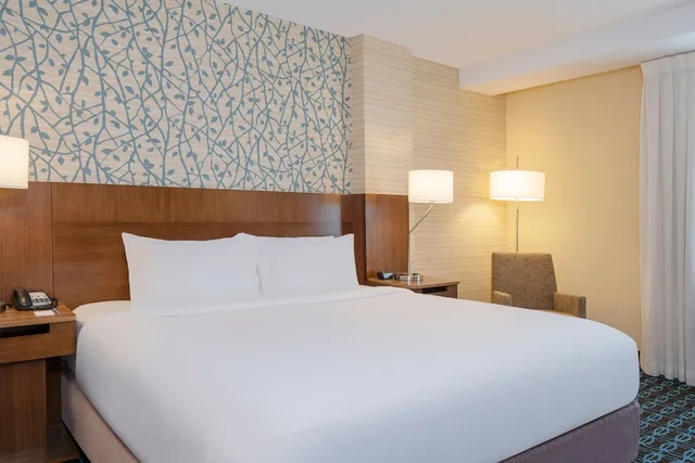 Room, King Bed, Pool Side, Accessible، Fairfield Inn Suites Los Angeles Lax el Segundo 1/3