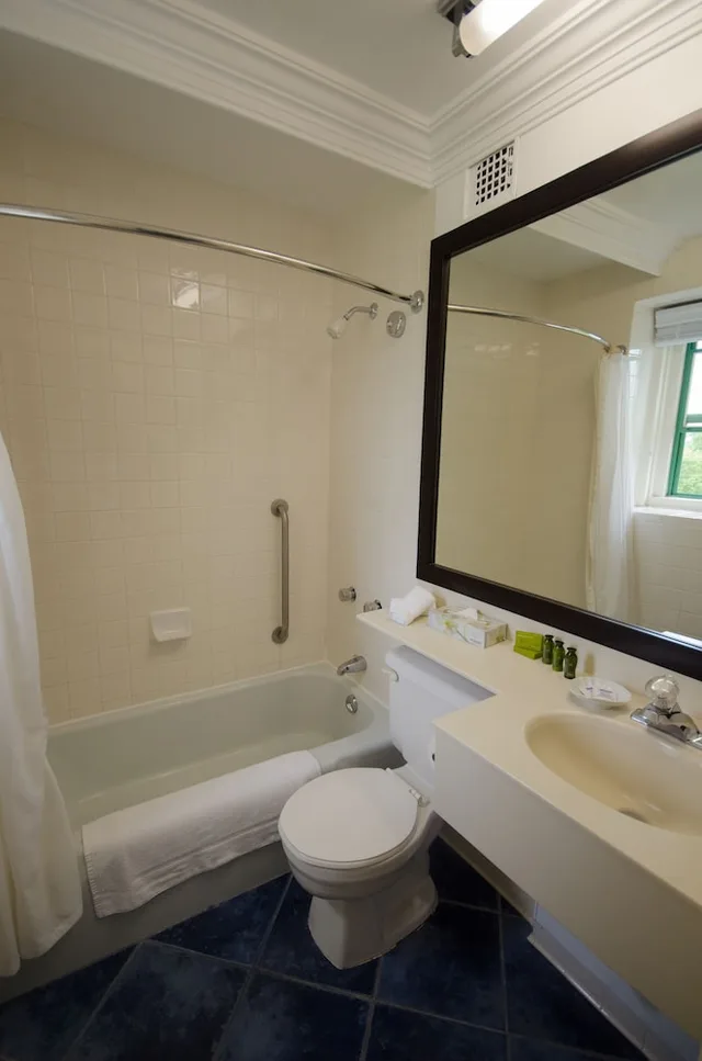 غرفة قياسية بسرير كينج، Digby Pines Golf Resort And Spa 2/2