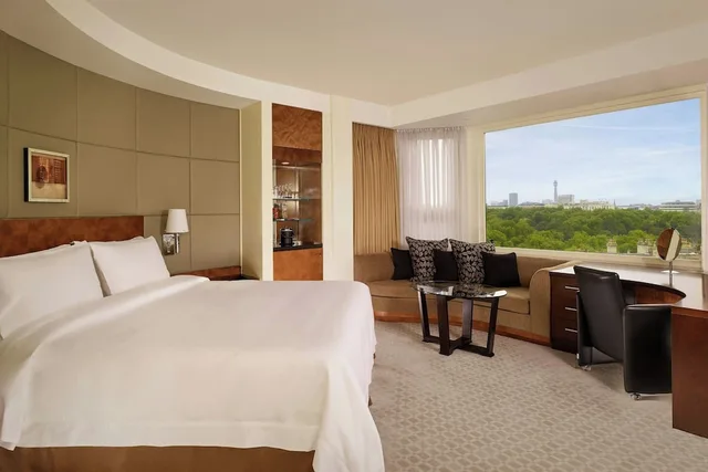 Executive, King Bed, Smoking, The Park Tower Knightsbridge, a Luxury Collection Hotel, London 4/10