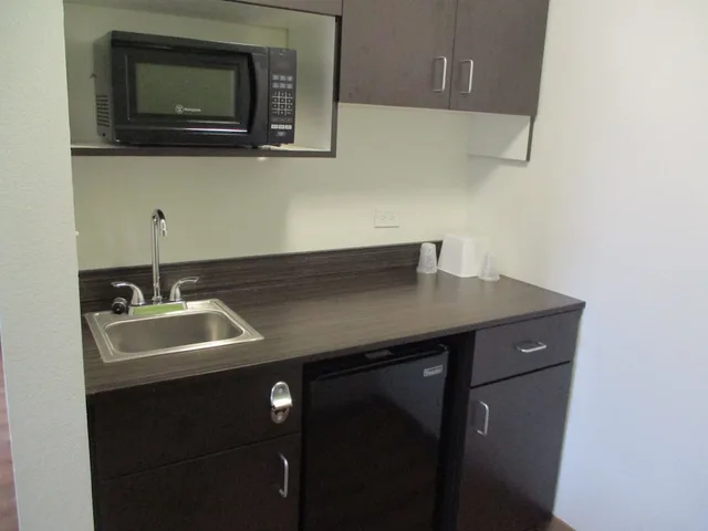 Deluxe, 2 Double Beds, Motel6 North Olmsted, OH - Cleveland 4/5