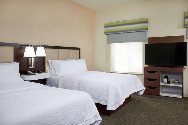 استوديو بسريرين كوين، Hampton Inn & Suites Phoenix-Surprise 1/1