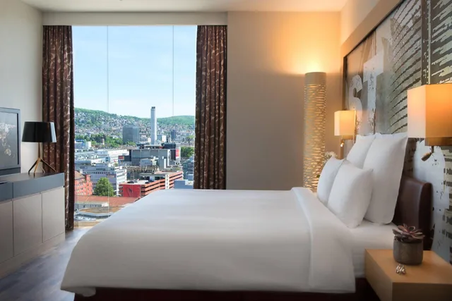 Executive, Suite, King Bed, Sofa, Club Lounge Access, RENAISSANCE ZURICH TOWER HOTEL 2/9