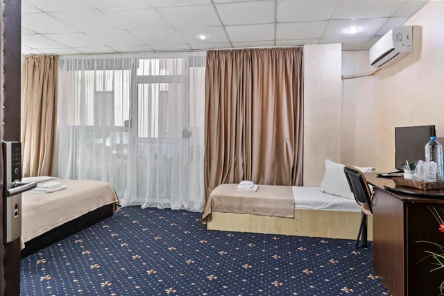 غرفة ثلاثية بشرفة، Hotel Charter Otopeni 6/10