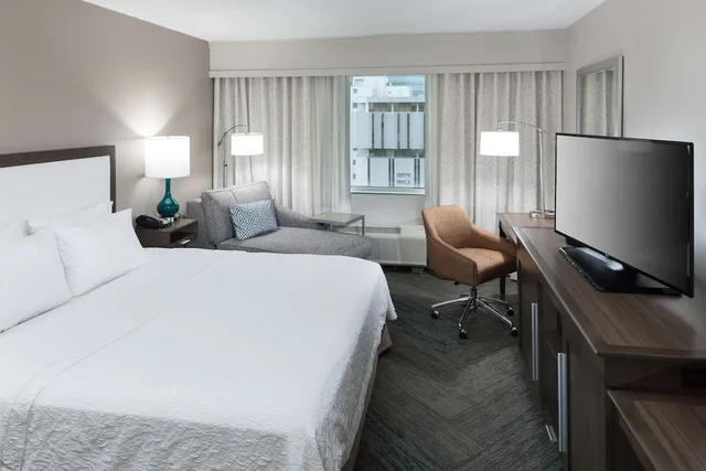 غرفة قياسية بسرير كينج لذوي الإعاقة، Hampton Inn Fort Lauderdale/Downtown Las Olas 4/9