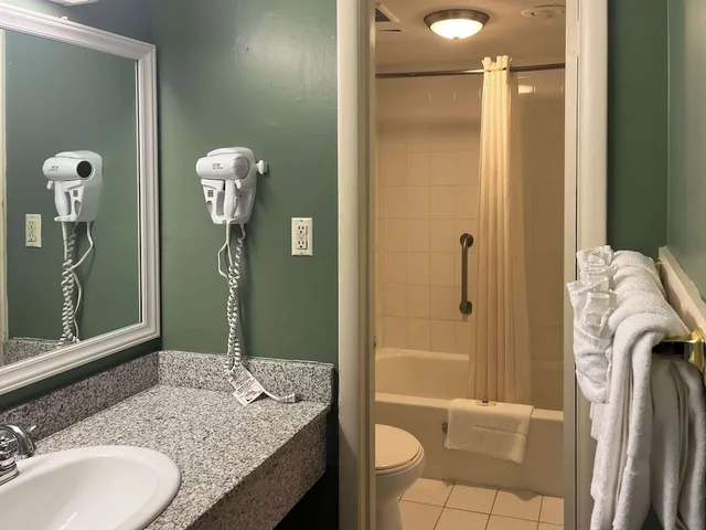 Standard, King Bed, Smoking, Motel6 Culpeper, VA 4/4