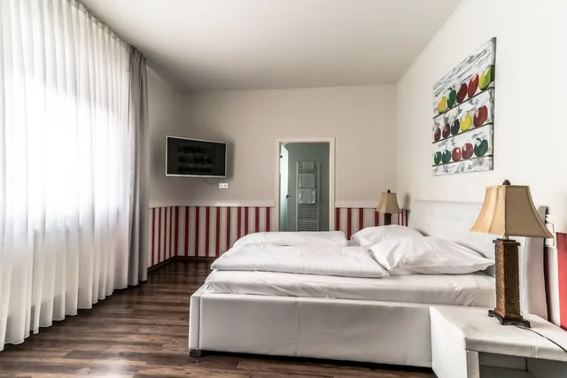 Superior, Double Bed, Private Bathroom, Privathotel Stickdorn 2/3