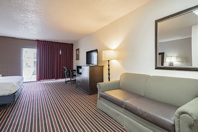 جناح بسرير كينج، Studio6 Pocatello, ID 9/10