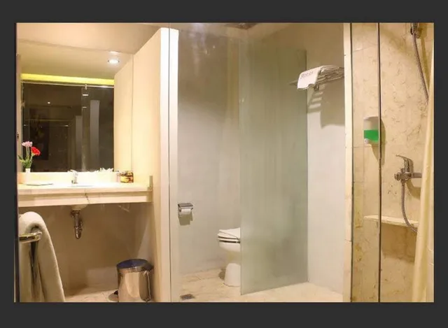 غرفة ديلوكس بسرير مزدوج، M-one Hotel Bogor 4/4
