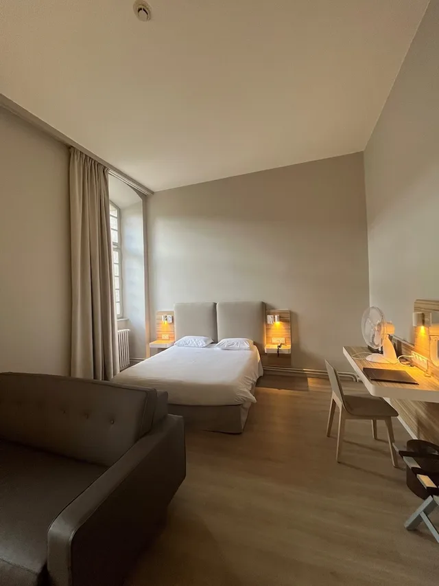 Privilege, Queen Bed, Abbaye Des Premontres 1/3