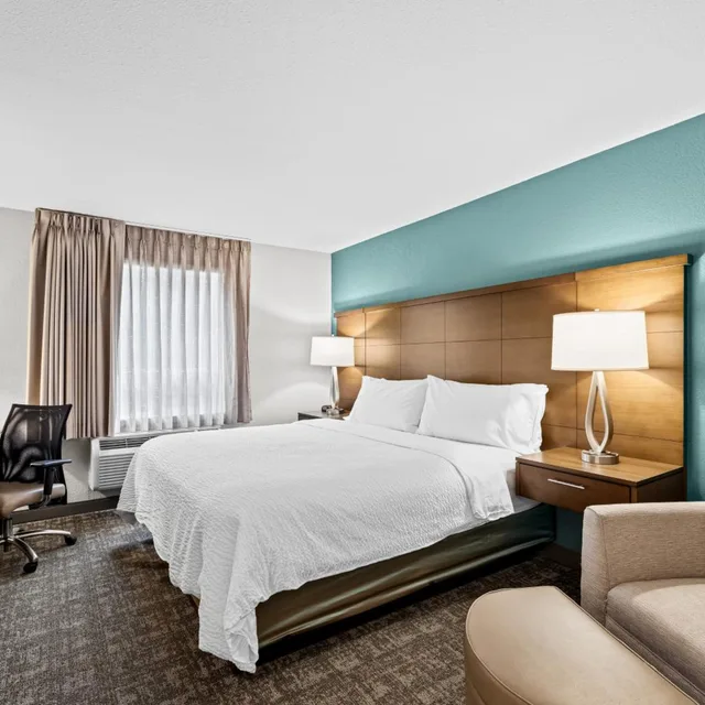 جناح عائلي مع أريكة، Staybridge Suites Hotel Calgary Airport 3/9