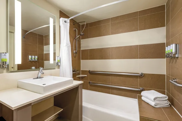 Stumptown, King Bed, Bathtub, Accessible، Hotel Rose - A Staypineapple Hotel 2/2
