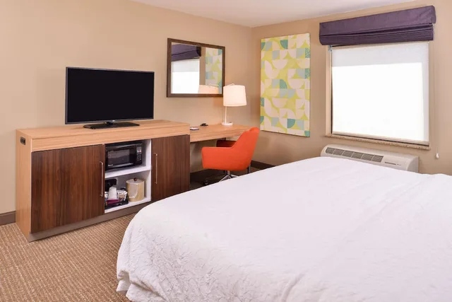 غرفة قياسية بسرير كينج، Hampton Inn York 4/6
