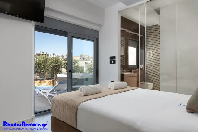 3 Bedrooms, Suite, Sea View, Hot Tub, Skyline Suites 1/8