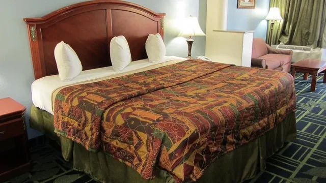 جناح بسرير كينج، Regency Inn 1/4