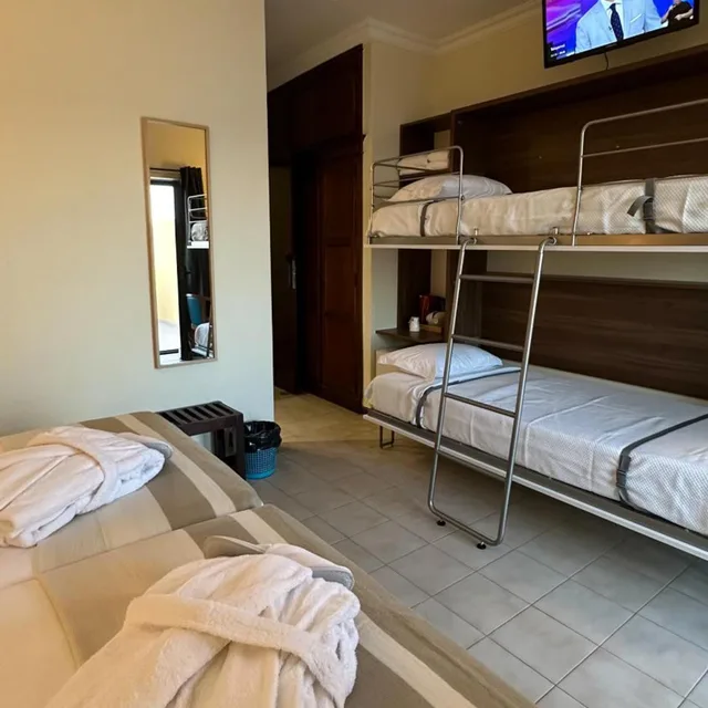 غرفة رباعية بإطلالة على البحر، Avenida Praia 8/10