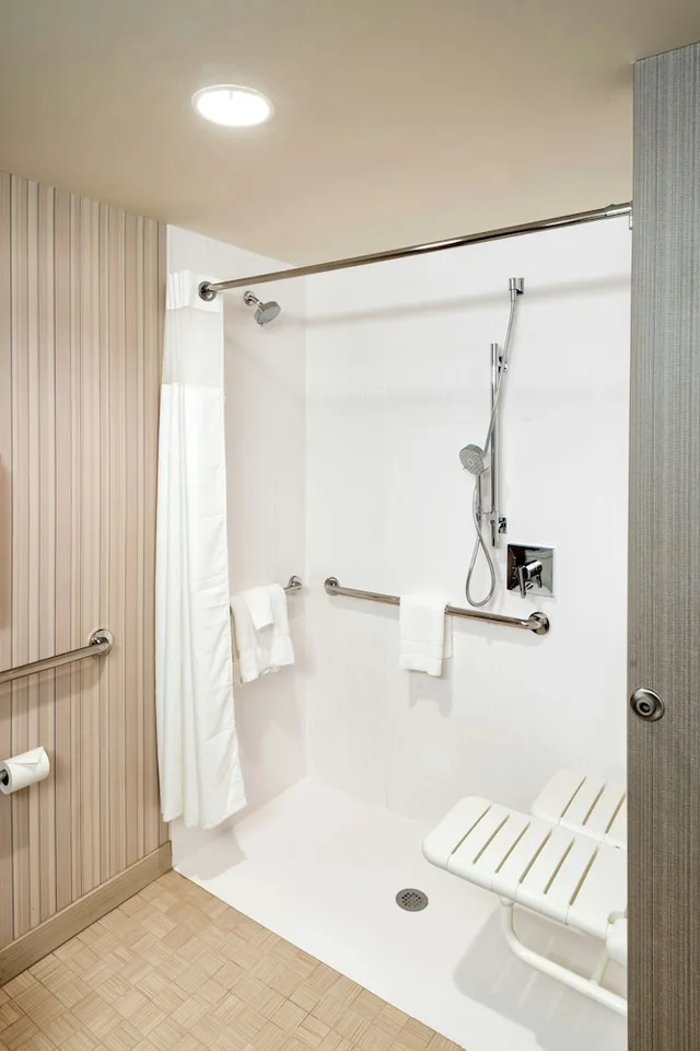 غرفة بسريرين كوين لذوي الإعاقة، Courtyard Charleston North Charleston 4/4
