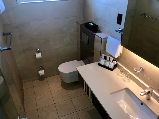 غرفة ديلوكس بشرفة في طابق مرتفع، Coastlands Musgrave Hotel 10/10