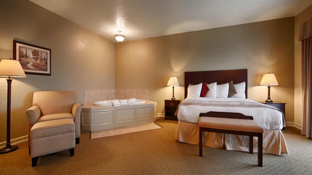 غرفة بسرير كينج، Best Western Plus Bayshore Inn 1/9