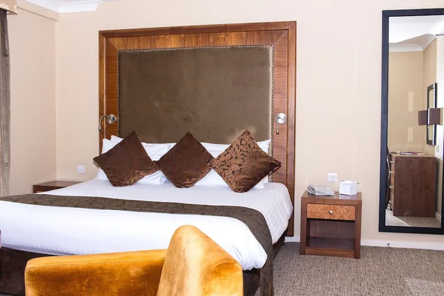 Deluxe, Double Bed, Humber Royal Hotel 4/6