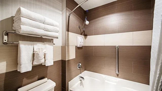 Suite, King Bed, Balcony, Corner, Best Western Corvallis 2/2