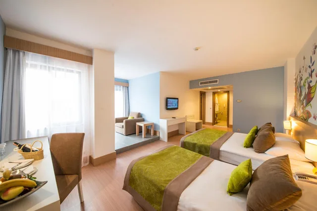 غرفة ديلوكس ثلاثية بسرير مزدوج وسرير فردي، Limak Arcadia Sport Resort 2/4