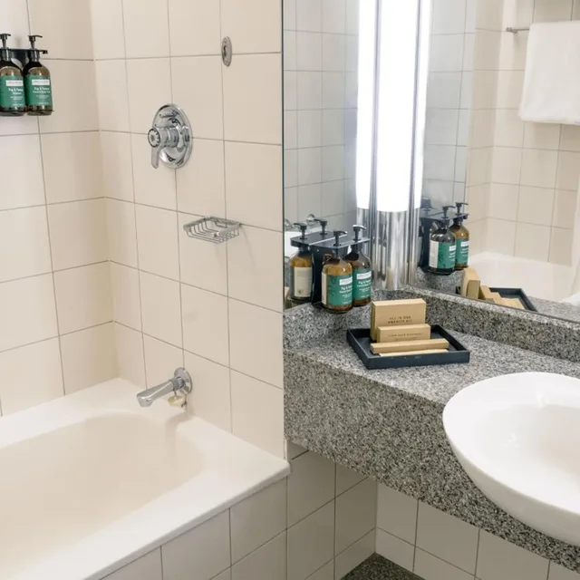 City, Premium, King Bed, with View, Lounge Access, High Floor، Crowne Plaza Auckland 6/6